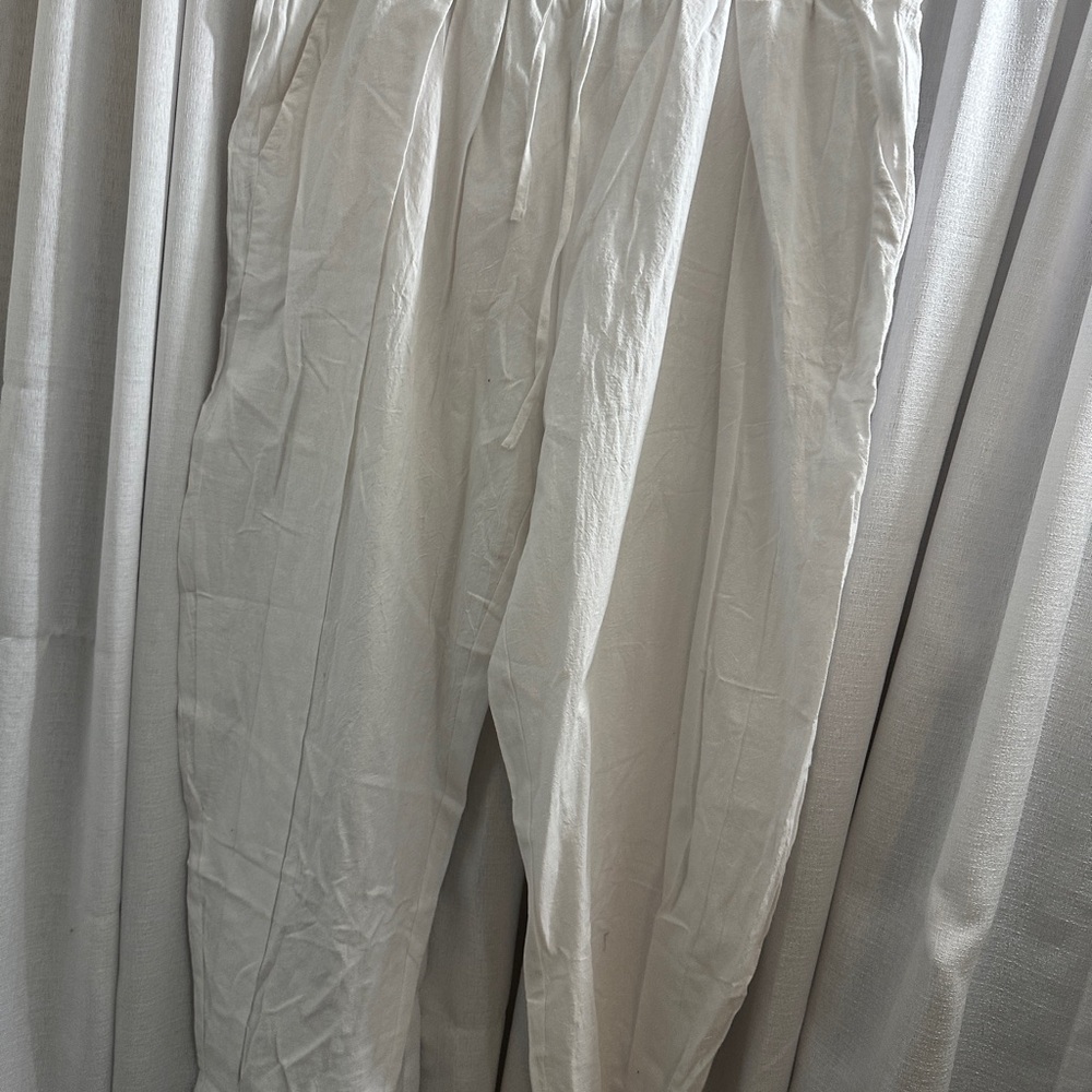 1936. White Casual Pants